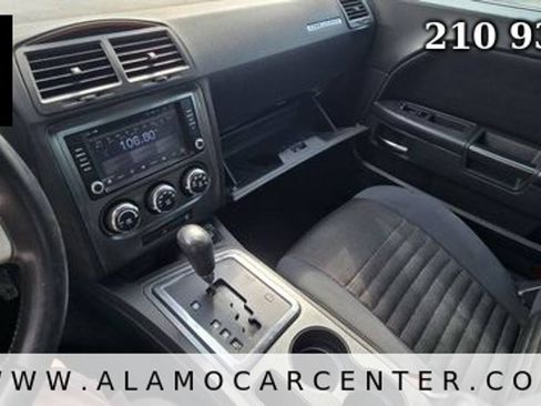 Used 2014 Dodge Challenger SXT RWD image 31