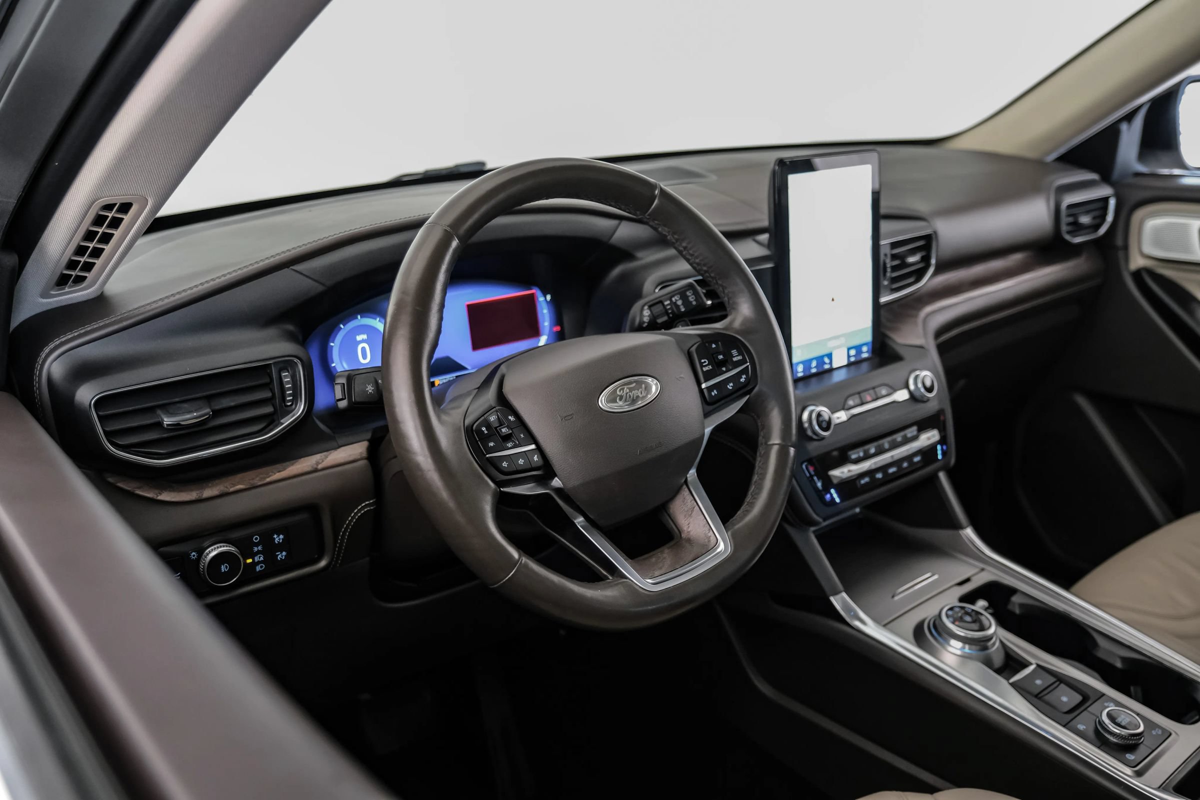 Used 2020 Ford Explorer Platinum w/ Premium Technology Package AWD/4WD image 15