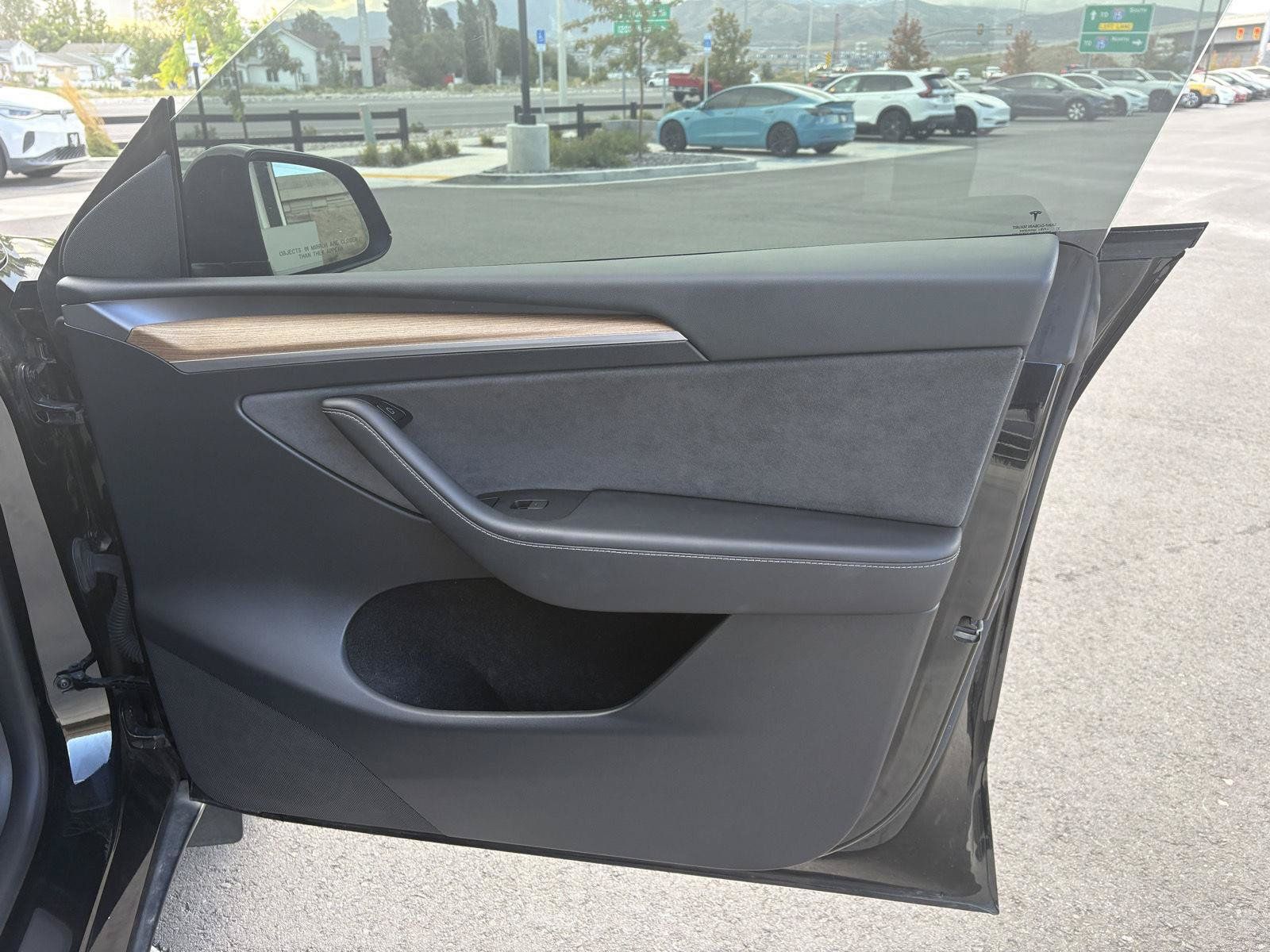 Used 2024 Tesla Model Y Long Range AWD/4WD image 22