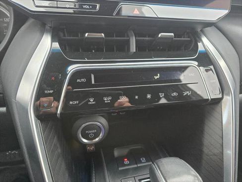 Certified 2023 Toyota Venza XLE image 23