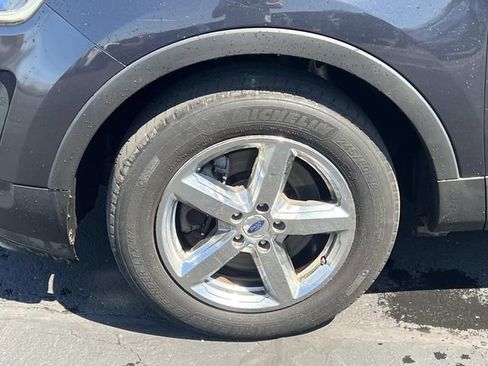 Used 2017 Ford Explorer XLT w/ Equipment Group 202A image 10