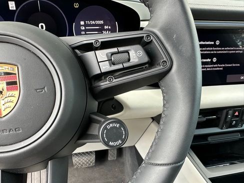 Used 2025 Porsche Macan 4 Electric image 16