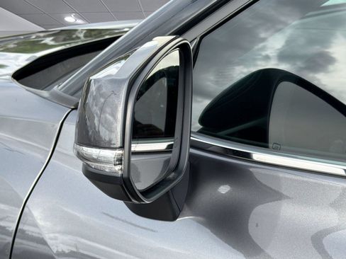 Certified 2024 Toyota Highlander Limited FWD image 27
