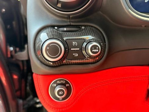 Used 2020 Ferrari Portofino RWD image 27