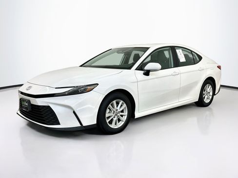 Used 2025 Toyota Camry LE FWD image 3