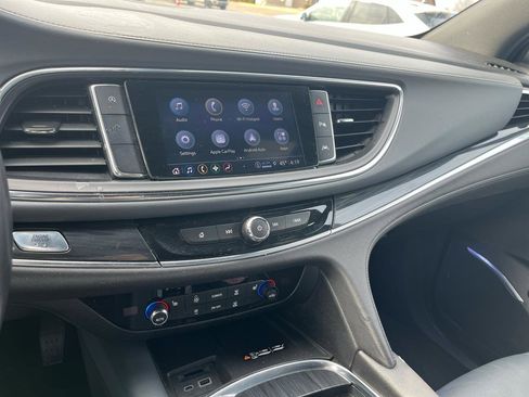Used 2022 Buick Enclave Essence FWD image 11