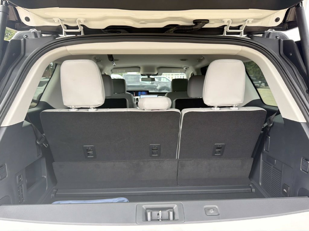 New 2027 Ford Expedition Active RWD image 5