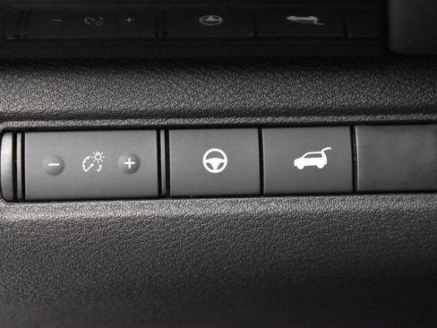Certified 2025 Nissan Pathfinder SV FWD image 15