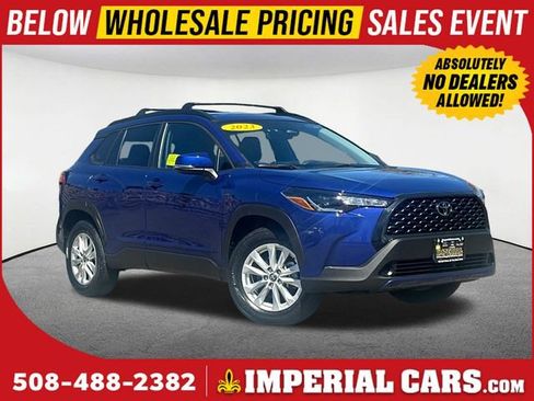 Used 2023 Toyota Corolla Cross LE w/ Moonroof Package AWD/4WD image 1