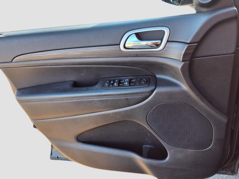 Used 2021 Jeep Grand Cherokee Laredo X image 27