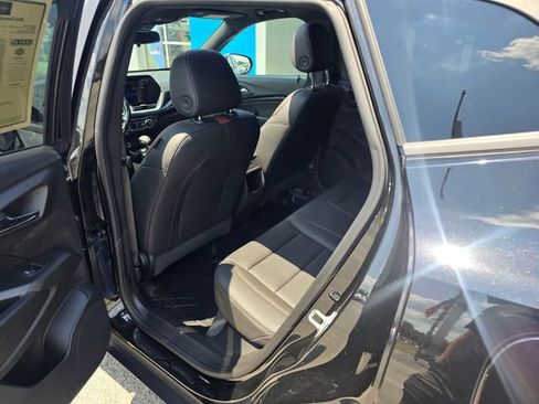 Used 2025 Chevrolet Trax RS w/ Sunroof Package FWD image 27