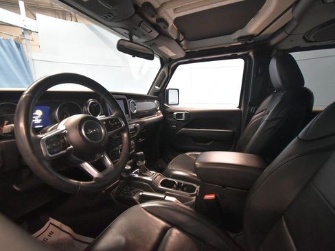 Used 2021 Jeep Wrangler Unlimited Sahara image 2