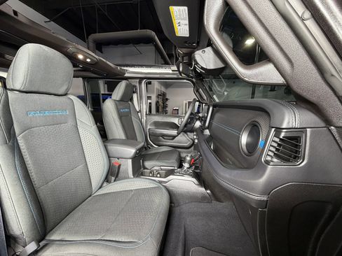 Used 2025 Jeep Wrangler Unlimited Rubicon 4xe w/ Convenience Group image 23