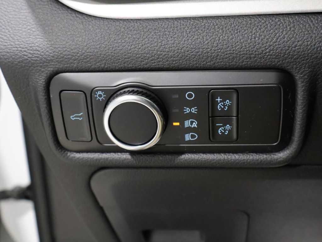 Used 2024 Ford Explorer XLT AWD/4WD image 30