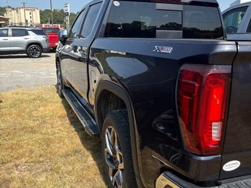 Used 2023 GMC Sierra 1500 SLT w/ SLT Premium Package AWD/4WD image 6