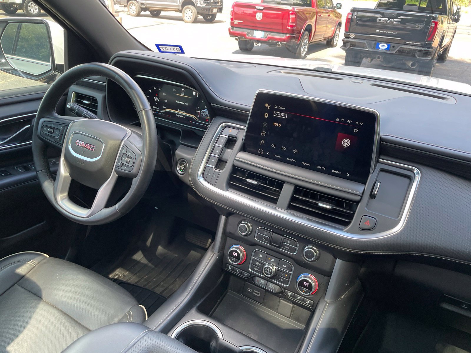 Used 2022 GMC Yukon XL SLT w/ SLT Premium Package AWD/4WD image 34