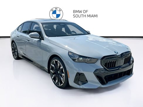 Used 2025 BMW 530i w/ M Sport Package RWD image 1