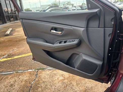 Used 2025 Nissan Sentra SV FWD image 18
