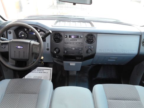 Used 2014 Ford F250 XL w/ Power Equipment Group AWD/4WD image 22