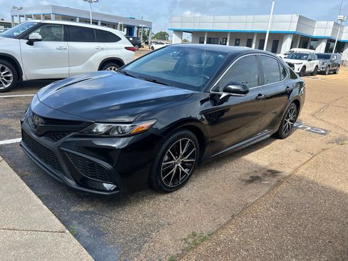 Used 2023 Toyota Camry SE FWD image 15