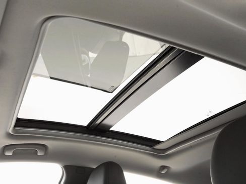 Used 2019 Chevrolet Malibu LT w/ LT Plus Package image 18