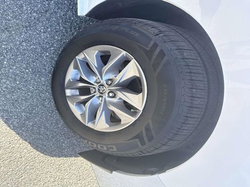 Certified 2023 Toyota Sienna LE image 12