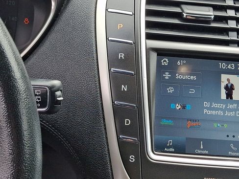 Used 2020 Lincoln Nautilus Premier AWD/4WD image 14