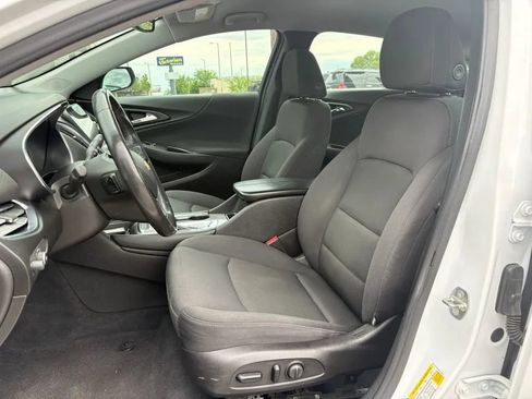 Used 2017 Chevrolet Malibu LT FWD image 19