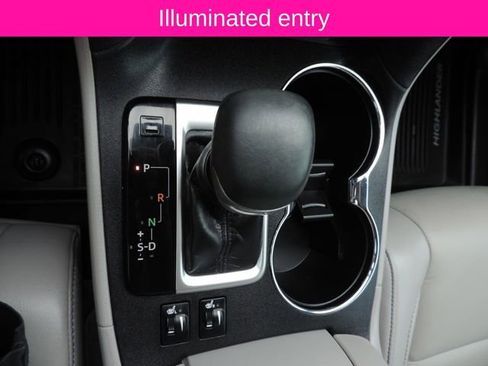 Used 2019 Toyota Highlander XLE FWD image 29