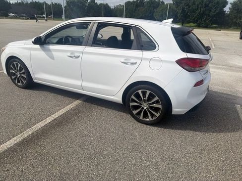 Used 2018 Hyundai Elantra GT w/ Style Package 02 FWD image 14