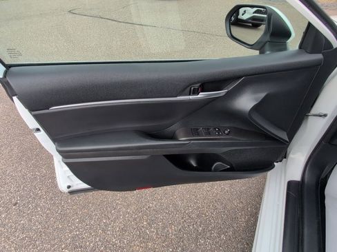 Used 2023 Toyota Camry SE image 17