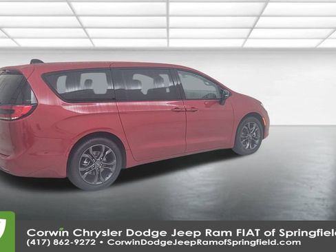 Certified 2026 Chrysler Pacifica Select image 15