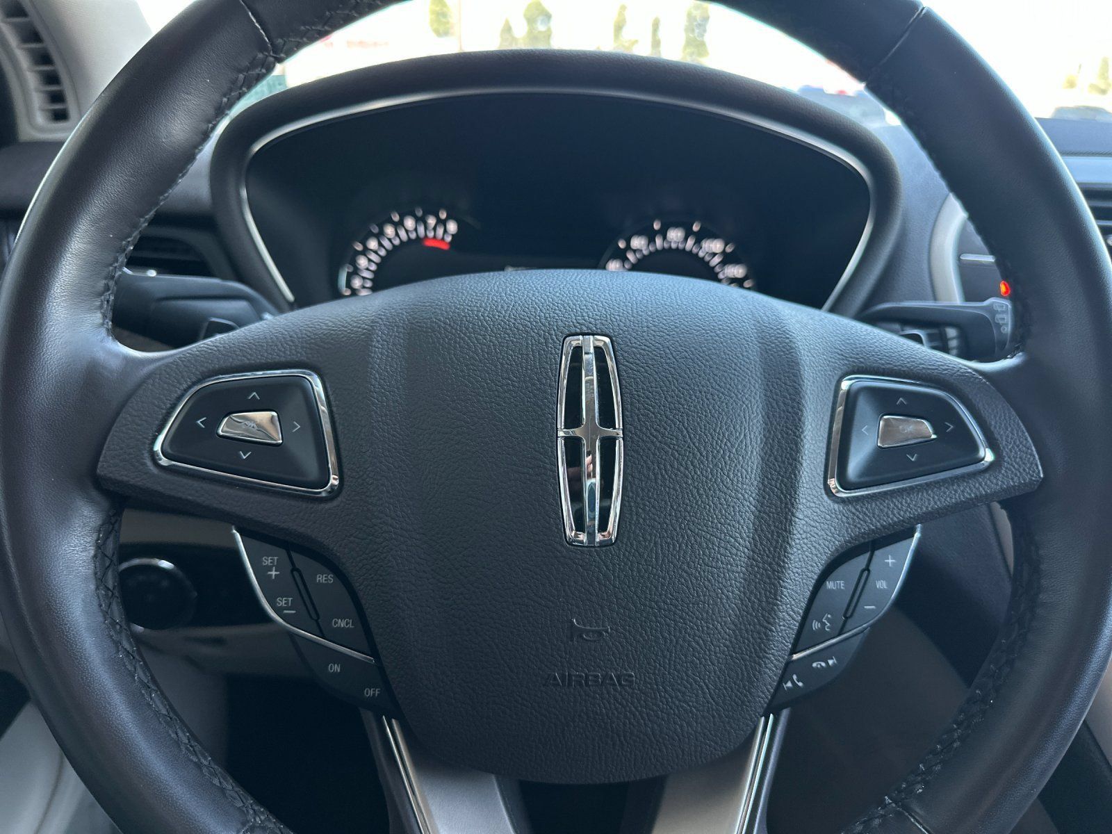 Used 2019 Lincoln MKC Reserve FWD image 24
