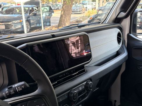 Used 2025 Jeep Wrangler Sport S image 29