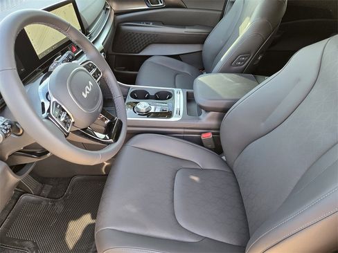 New 2026 Kia Carnival SX image 9