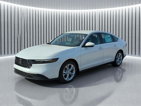 Certified 2025 Honda Accord LX image 9