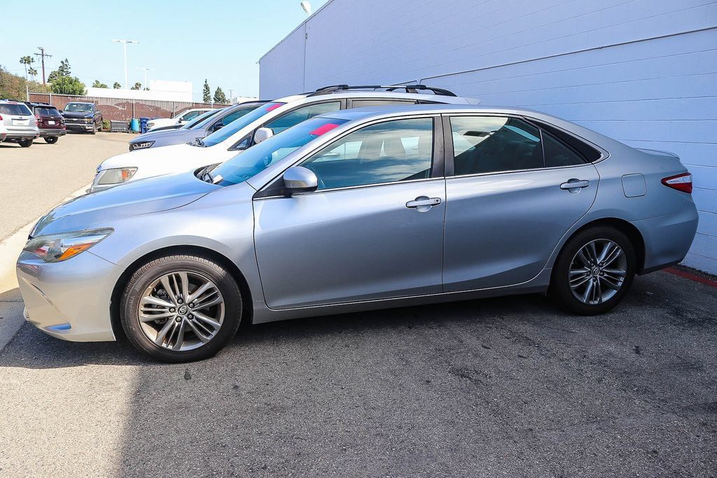 Used 2015 Toyota Camry SE FWD image 5