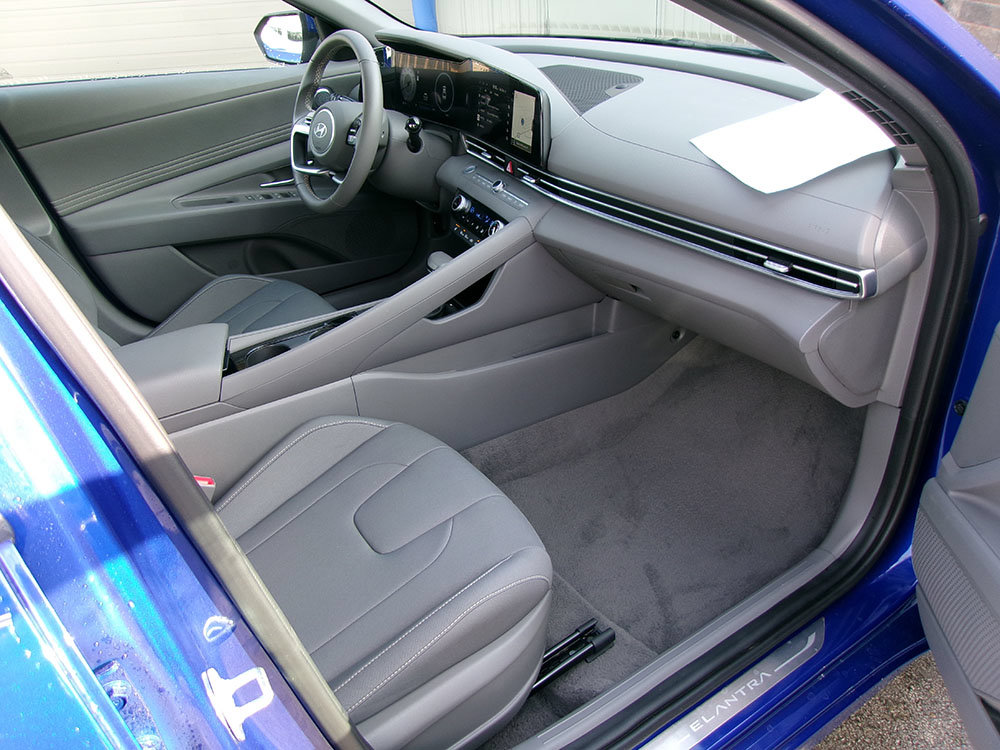Used 2025 Hyundai Elantra SEL FWD image 10