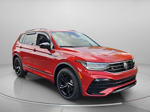 Certified 2024 Volkswagen Tiguan SE R-Line FWD image 7