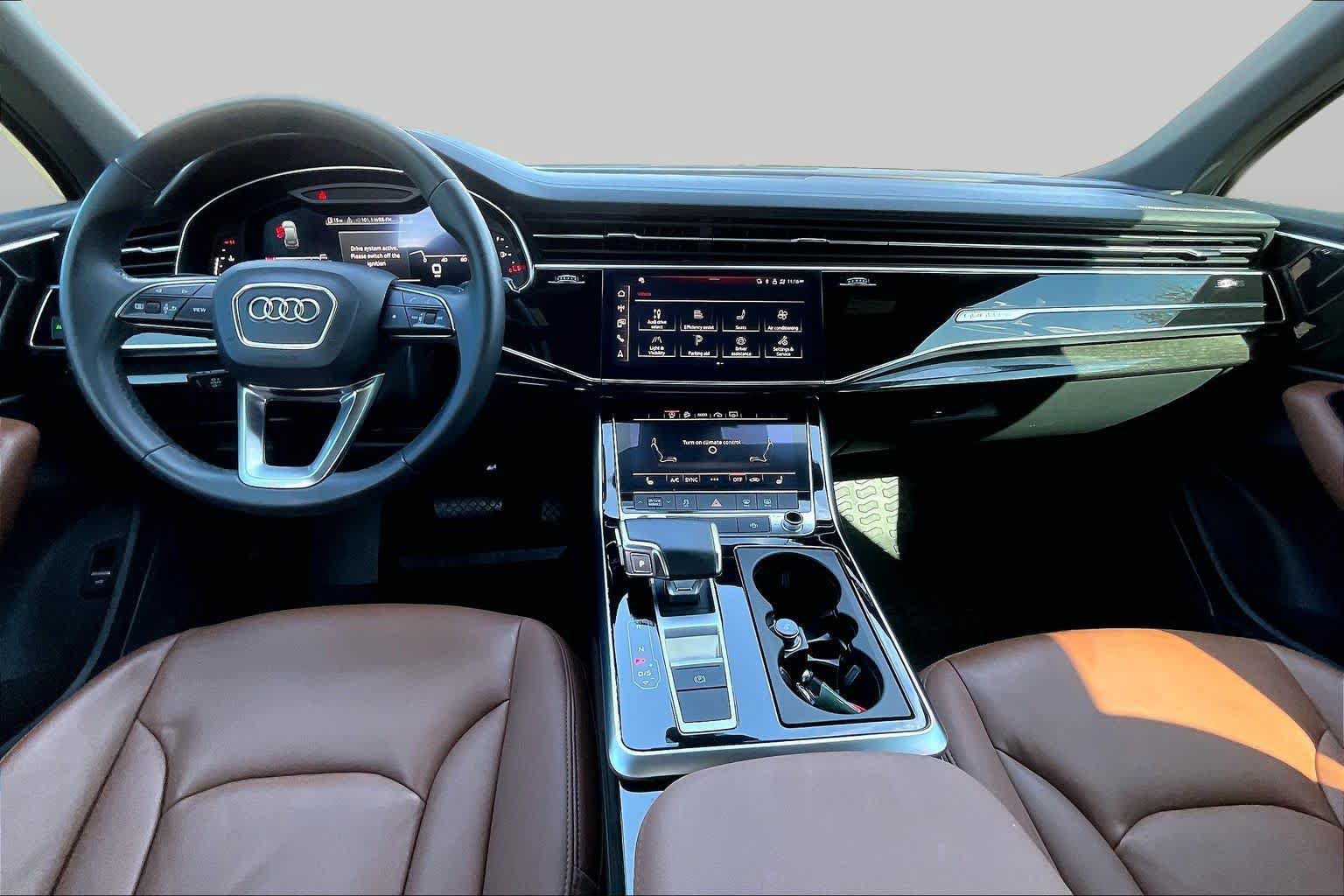 Used 2023 Audi Q7 2.0T Premium w/ Towing Package AWD/4WD image 16