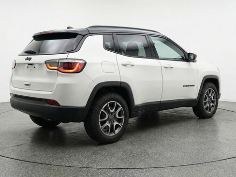 Used 2025 Jeep Compass Trailhawk AWD/4WD image 9