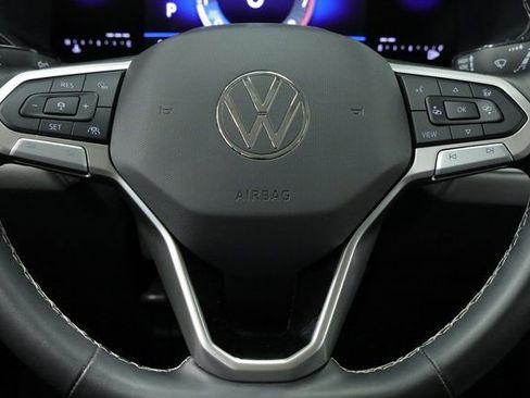 New 2024 Volkswagen Taos SE image 14
