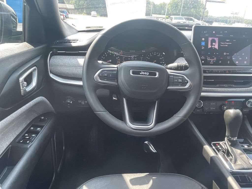 Used 2023 Jeep Compass Latitude AWD/4WD image 11