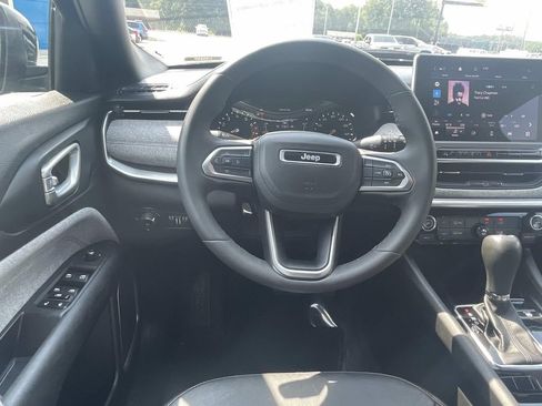 Used 2023 Jeep Compass Latitude AWD/4WD image 11