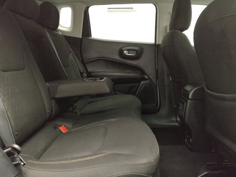 Used 2018 Jeep Compass Sport w/ Tech Group FWD image 19