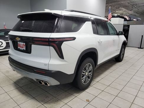 Used 2024 Chevrolet Traverse LT image 18
