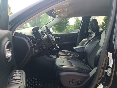 Used 2020 Jeep Cherokee Trailhawk w/ Cold Weather Group AWD/4WD image 12