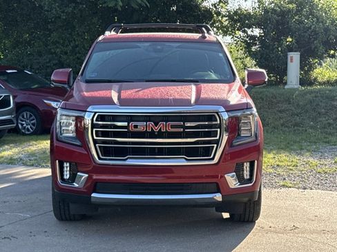 Used 2022 GMC Yukon XL SLT w/ SLT Premium Package AWD/4WD image 2