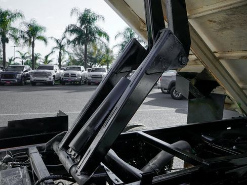 Used 2022 RAM 5500 Tradesman w/ Chrome Appearance Group image 12