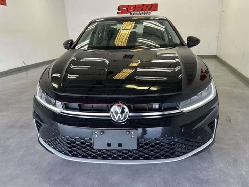 Used 2025 Volkswagen Jetta SE FWD image 8